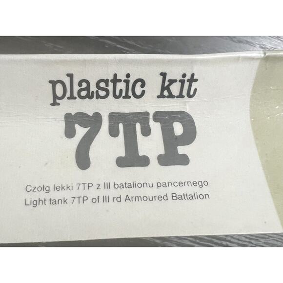 Czołg Lekki 7TP Light Tank 1:35 Scale Model Kit, New Open Box - Picture 10 of 16